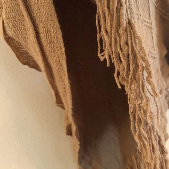 Super soft light weight poncho (C) - Picture 3 of 3